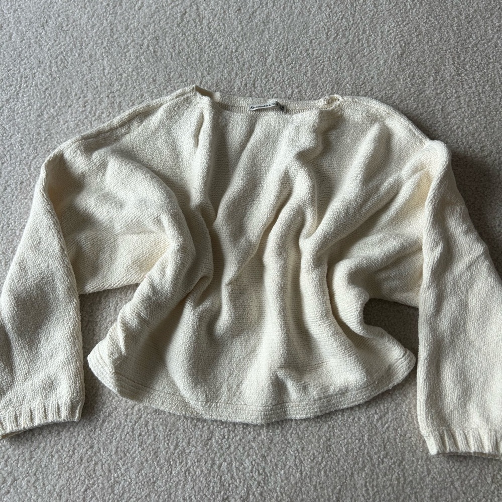 Abercrombie and Fitch NWOT cream sweater